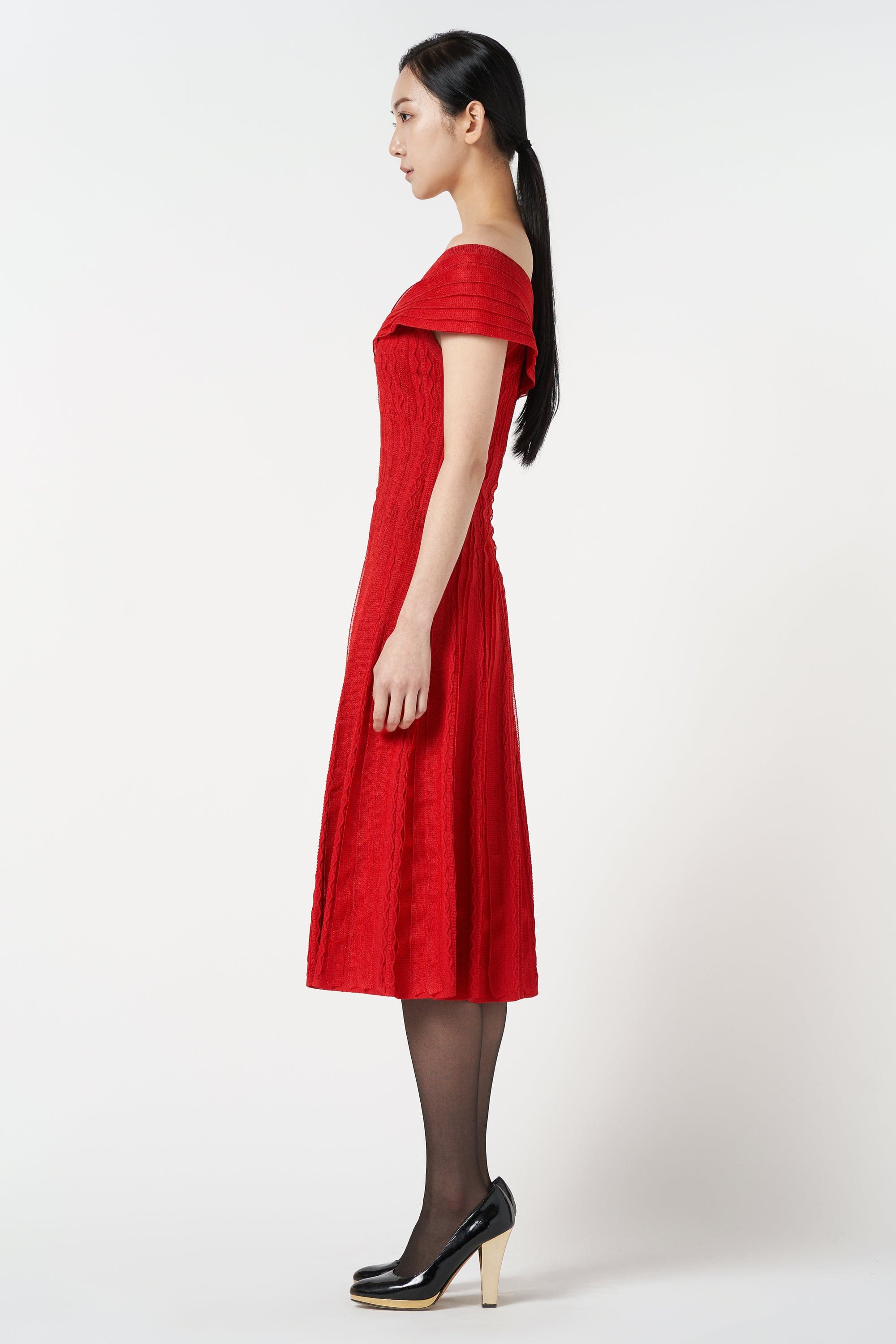 red off shoulder midi dress Araftu Off-shoulder Midi Dress